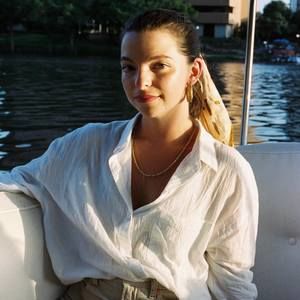 Meet your Posher, Olivia